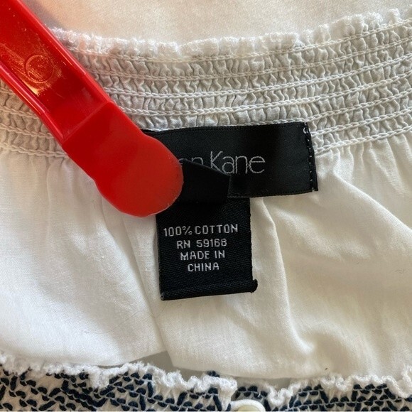 Karen Kane White Navy Peasant Style Embroidery Crochet Boho Flowy Top SZ L - Picture 10 of 11